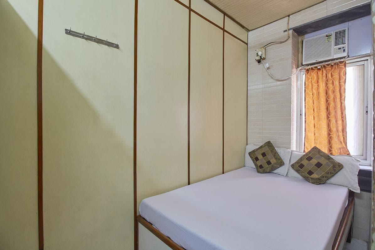 Plaza Guest House Мумбай Екстериор снимка