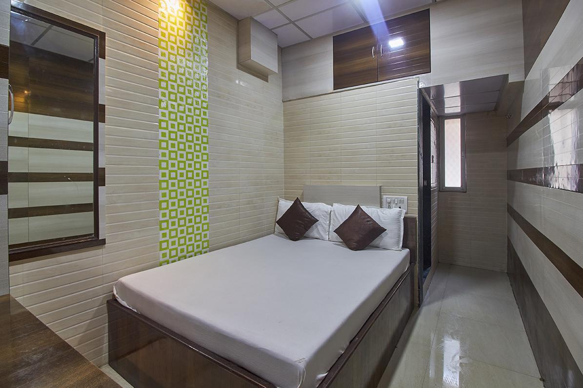 Plaza Guest House Мумбай Екстериор снимка