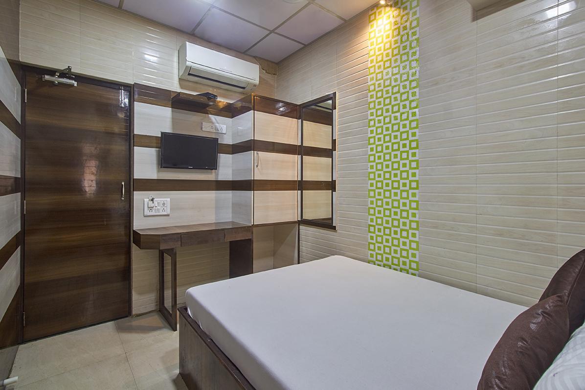 Plaza Guest House Мумбай Екстериор снимка