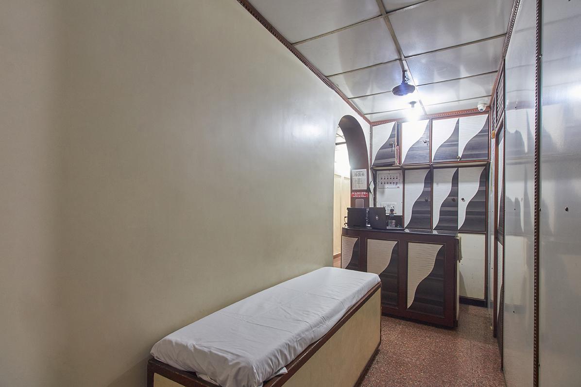 Plaza Guest House Мумбай Екстериор снимка