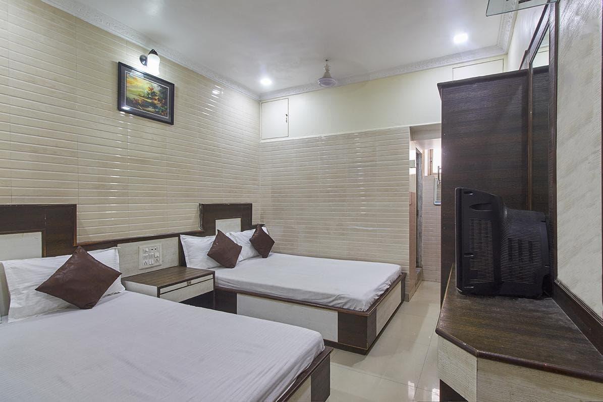 Plaza Guest House Мумбай Екстериор снимка